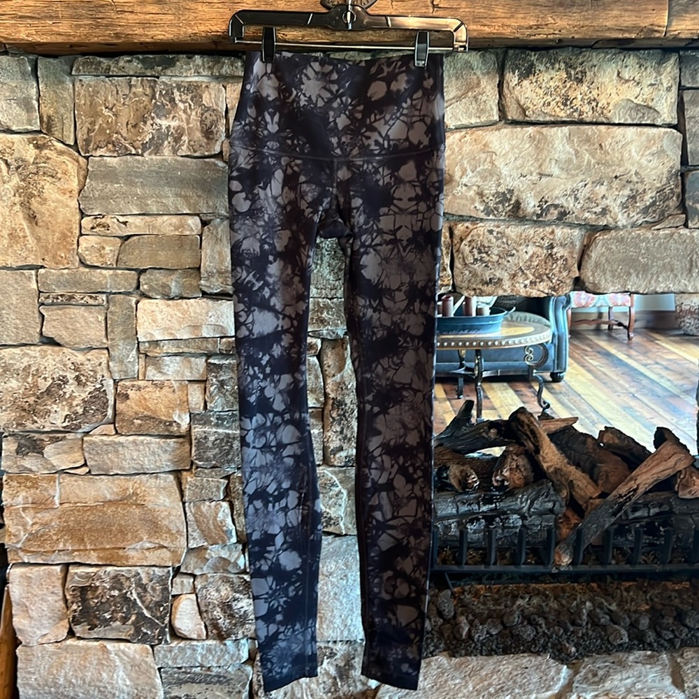 Lululemon abstract print